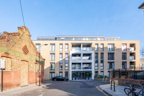 1 bed property, in Farm Lane, £650,000