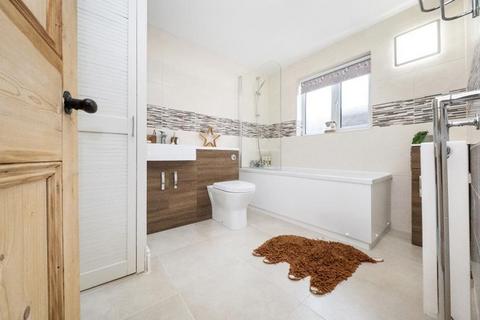 4 bed property, in Old Road, £830,000