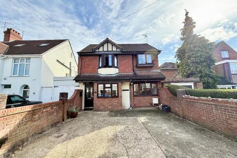 3 bed property, in Marlborough Road, £425,000