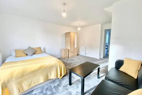 4 bed property, in Mersey Road, £15,000