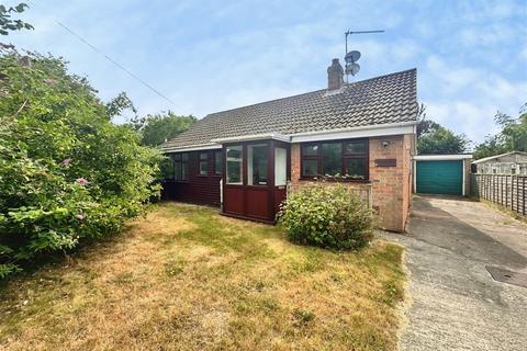 2 bed property, in Orpley Lane, £200,000