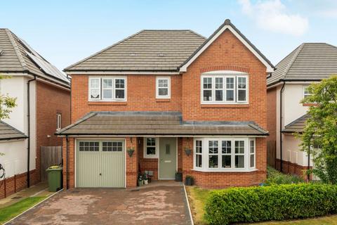 4 bed property, in Holt, £350,000