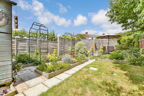 3 bed property, in Stuart Road, £550,000