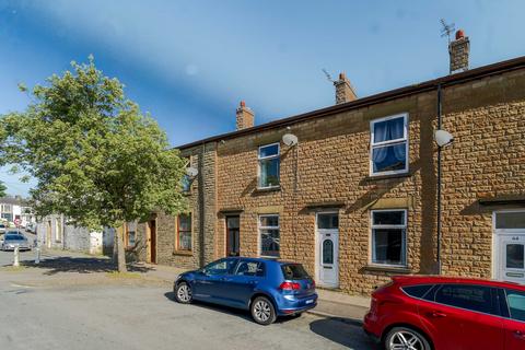 2 bed property, in Lomax Street, £80,000