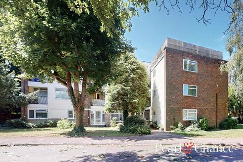 1 bed property, in Dunraven Drive, £150,000