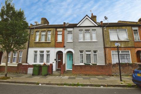 3 bed property, in Chadwin Road, £425,000