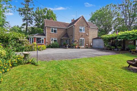 4 bed property, in St. Martins Road, £625,000