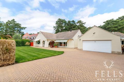 4 bed property, in Avon Avenue, £1,100,000