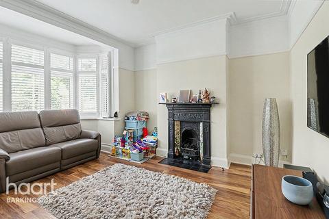 3 bed property, in Aldborough Road North, £550,000
