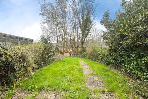 3 bed property, in Trinity Road, £155,000