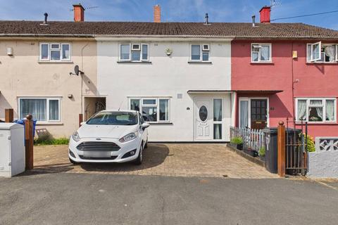 3 bed property, in Crosscombe Drive, £265,000