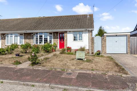 2 bed property, in Stour Close, £400,000
