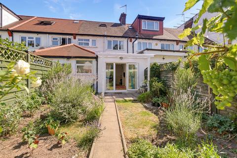 3 bed property, in Park Place, £700,000