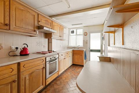 3 bed property, in Ventnor Road, £340,000