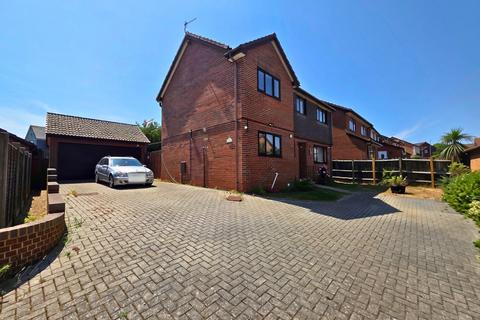 4 bed property, in Primula Close, £475,000