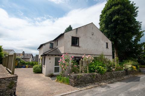 4 bed property, in 3 Church Close, £425,000