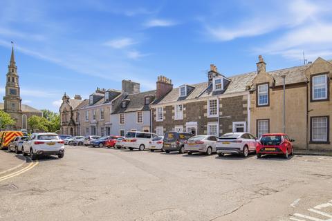 2 bed property, in Kirkgate, £95,000