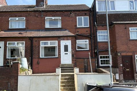 1 bed property, in Woodside View, £169,950