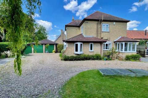 4 bed property, in Silver Street, £425,000