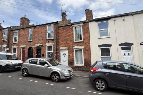 2 bed property, in St. Hugh Street, £100,000