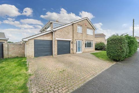5 bed property, in Oakfield, £375,000