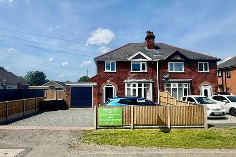 3 bed property, in Lincoln Road, £255,000