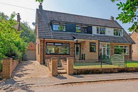 3 bed property, in Alexandra Road, £500,000