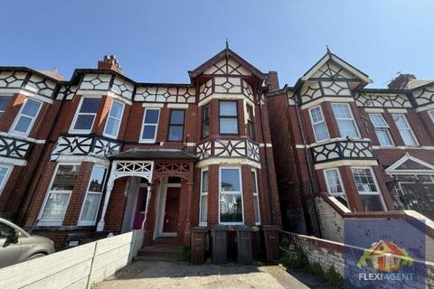 1 bed property, in King Street, £60,000
