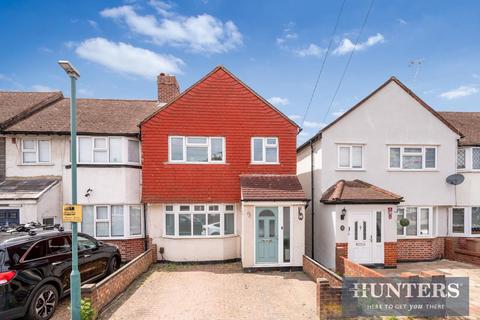3 bed property, in Buckland Way, £500,000