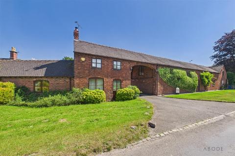 3 bed property, in Chartley Manor Mews, £475,000