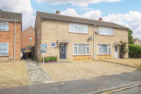2 bed property, in Halford Close, £230,000
