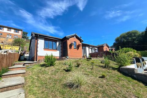 3 bed property, in Blackmill Road, £199,950
