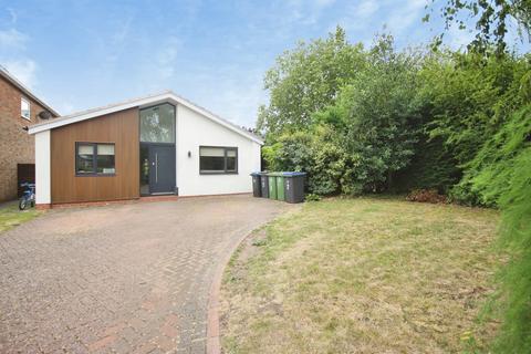 4 bed property, in Manor Orchard, £525,000