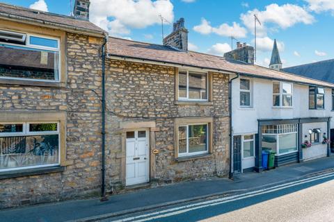 3 bed property, in Main Street, £175,000
