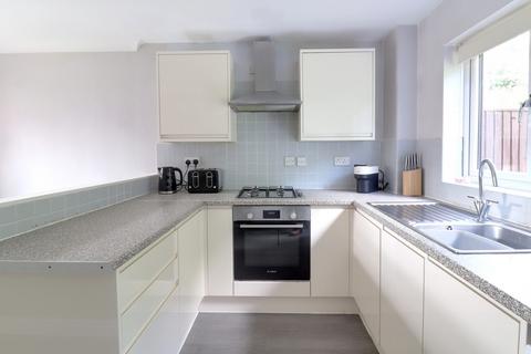 2 bed property, in Honeyfields, £280,000