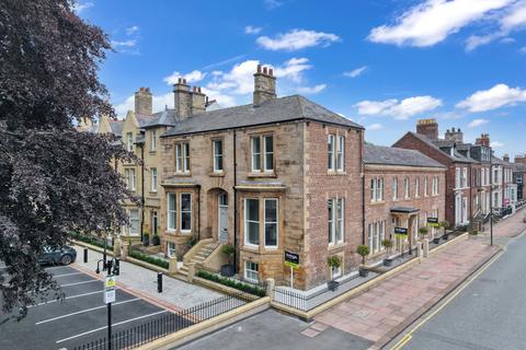 6 bed property, in 20 Portland Square, £795,000