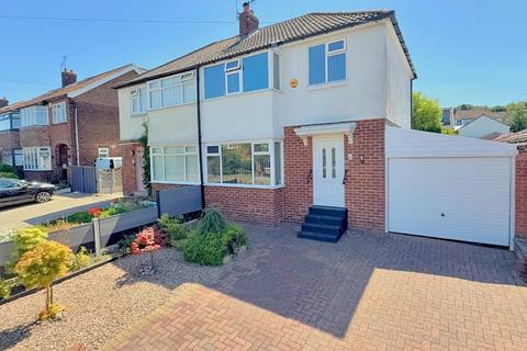 3 bed property, in Carr Hill Road, £350,000