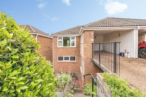 3 bed property, in Parklands Walk, £250,000