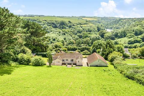 3 bed property, in Higher Slade, £695,000