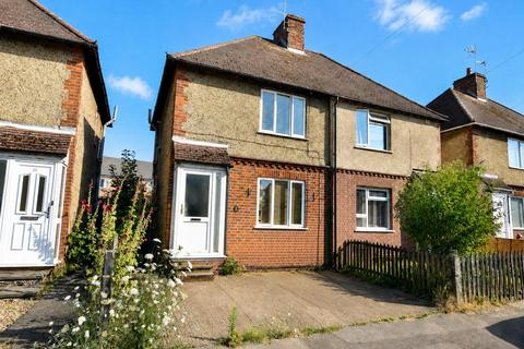 2 bed property, in East Street, £265,000