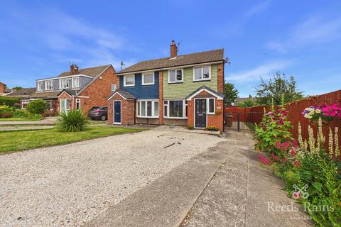 3 bed property, in Coniston Way, £320,000