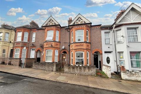 6 bed property, in Luton LU1, £370,000