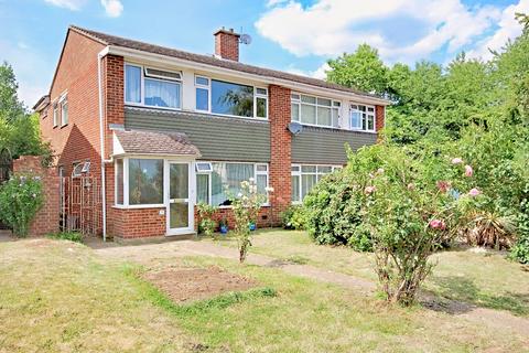 4 bed property, in Castle Road, £425,000