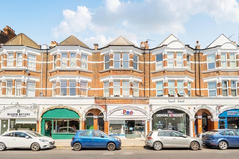 3 bed property, in Fortis Green Road, £500,000
