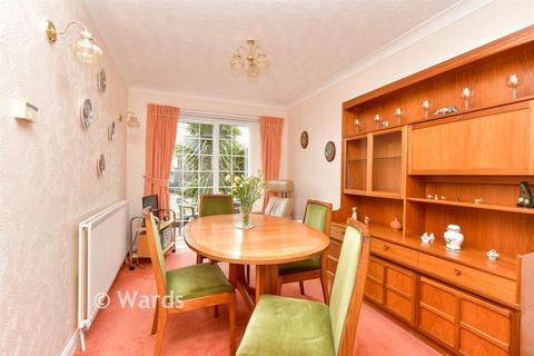 3 bed property, in Collingwood Walk, £280,000
