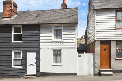 1 bed property, in Cranbrook Road, £235,000