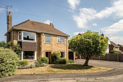 4 bed property, in Somerset Place, £495,000