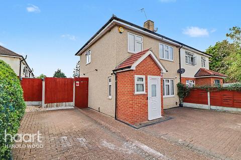 3 bed property, in Newbury Road, £400,000