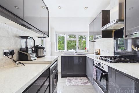 3 bed property, in Garston gardens, £500,000