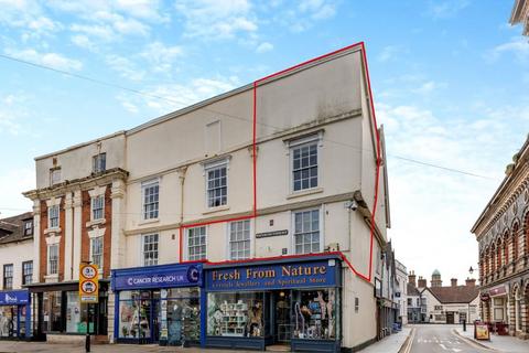 2 bed property, in Waterloo Terrace, £330,000